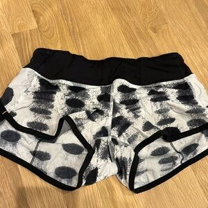 Lululemon low rise 2.5” speed up size 2